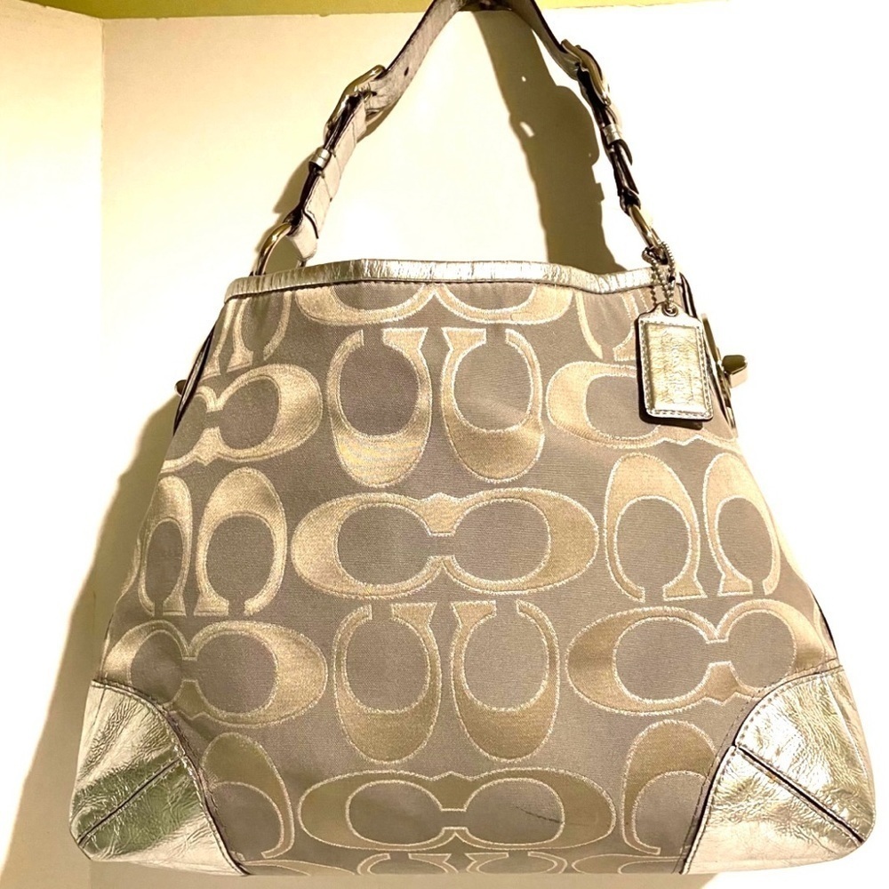 Coach CC signature print metallic gray leather shoulder handbag - Picture 3 of 8